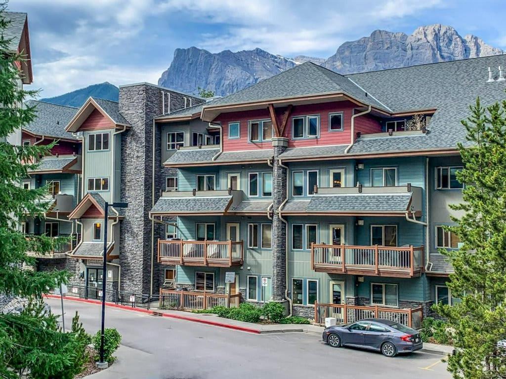 Modern Vibes With Pool At The Canmore